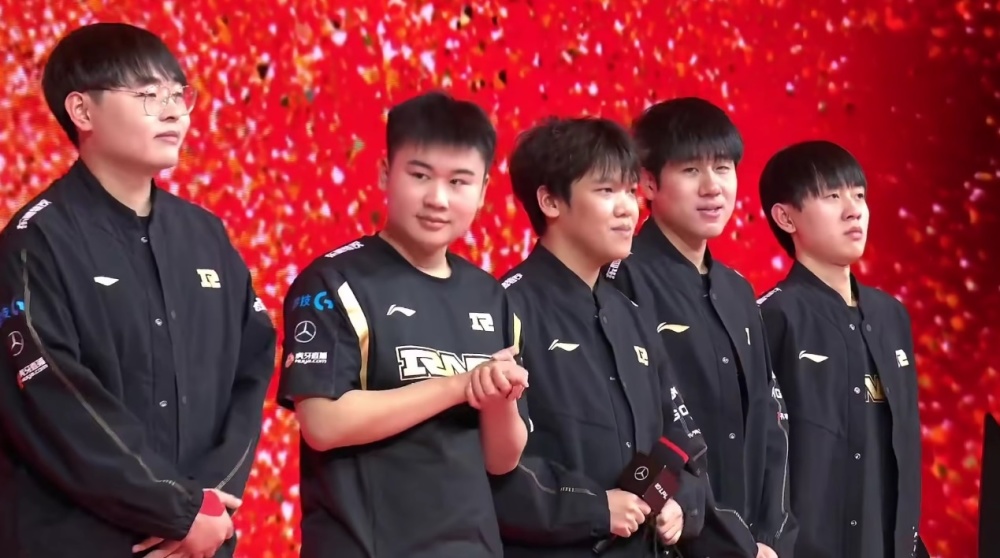 球迷们始终 球迷们始终